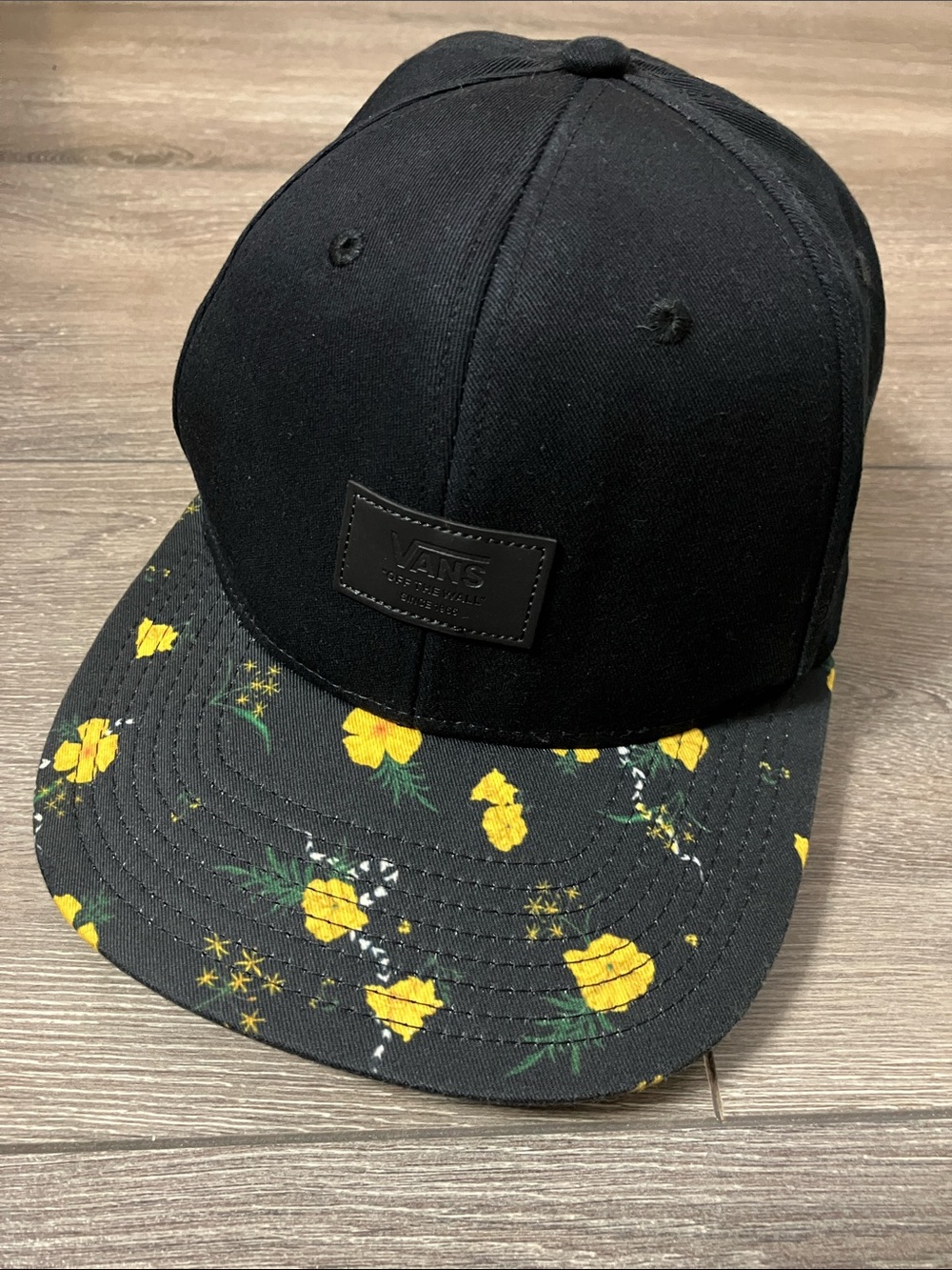 Vans Allover IT Flat Peak Snapback Cap in Black Floral